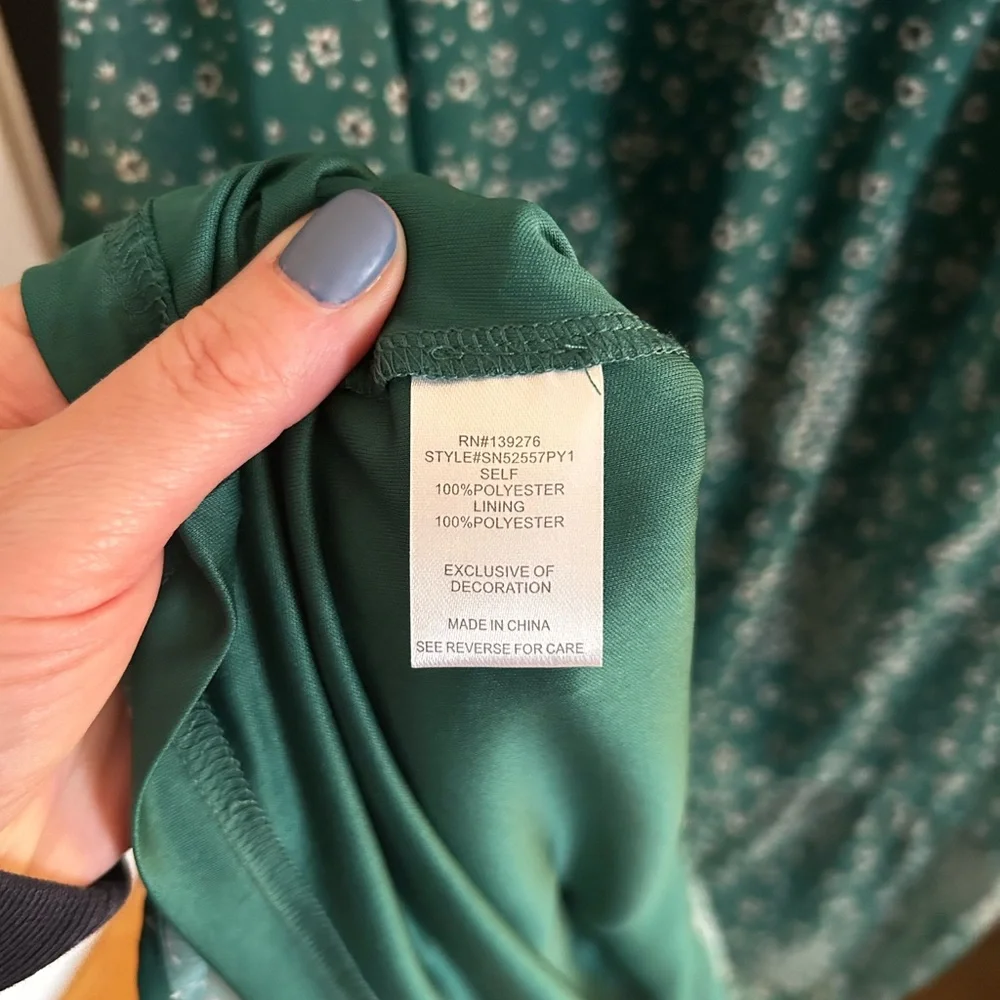 Elegant Green Midi Dress - Picture 2 of 3